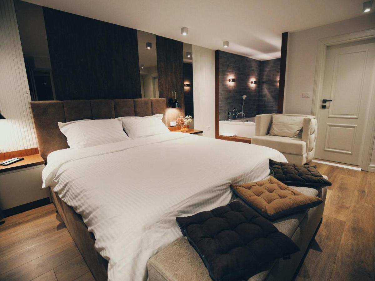 Hotel Romeo Korce Extérieur photo
