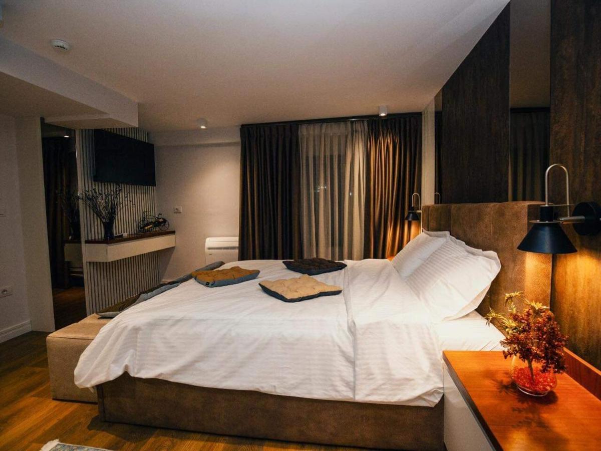 Hotel Romeo Korce Extérieur photo