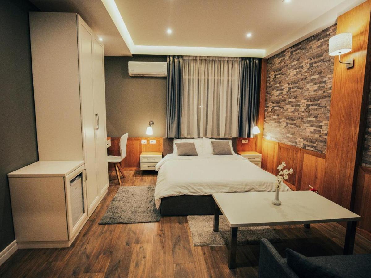Hotel Romeo Korce Extérieur photo