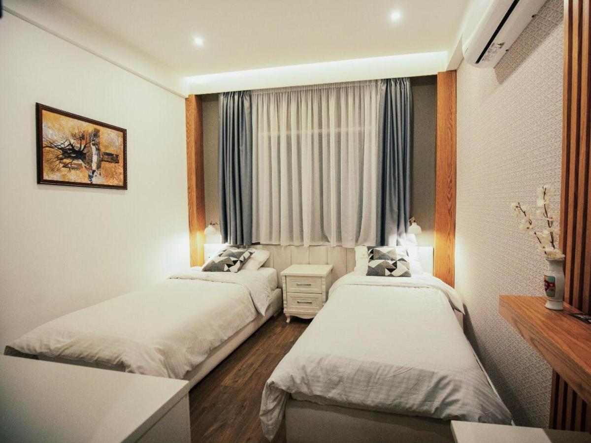 Hotel Romeo Korce Extérieur photo