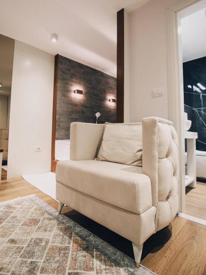 Hotel Romeo Korce Extérieur photo