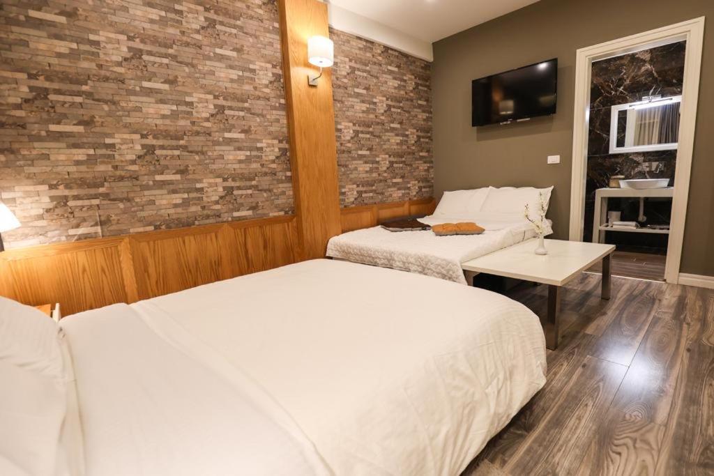 Hotel Romeo Korce Extérieur photo