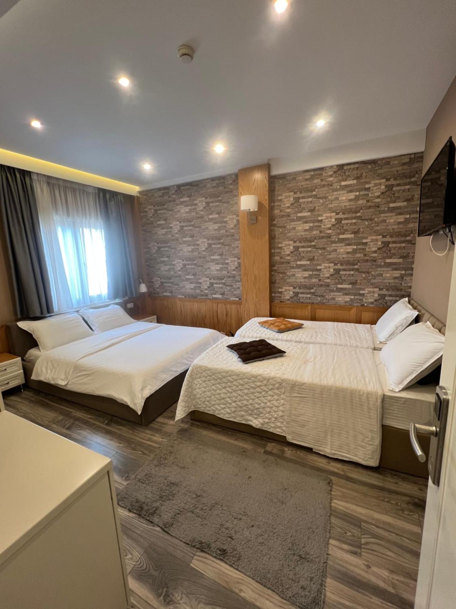 Hotel Romeo Korce Extérieur photo