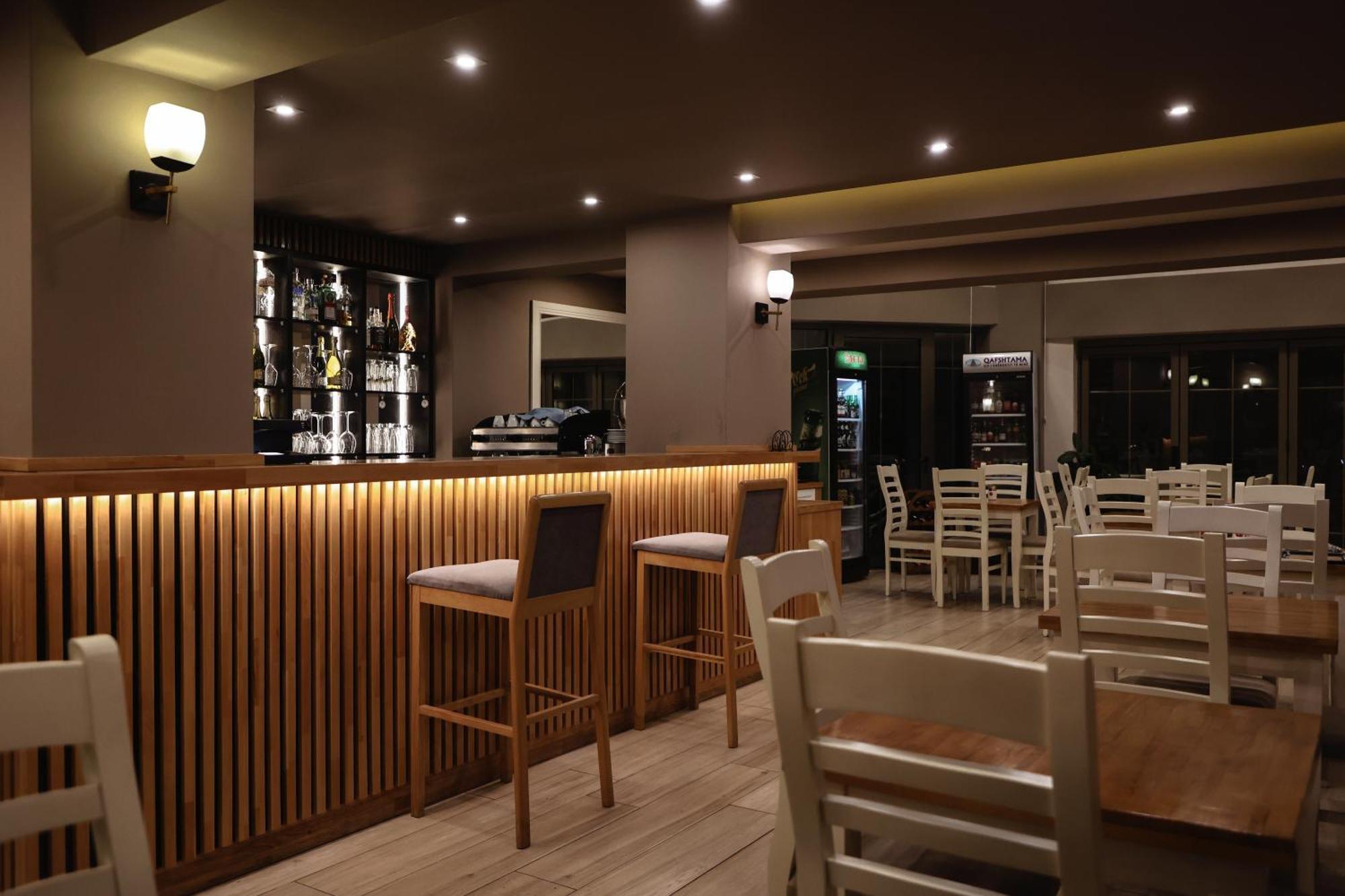 Hotel Romeo Korce Extérieur photo