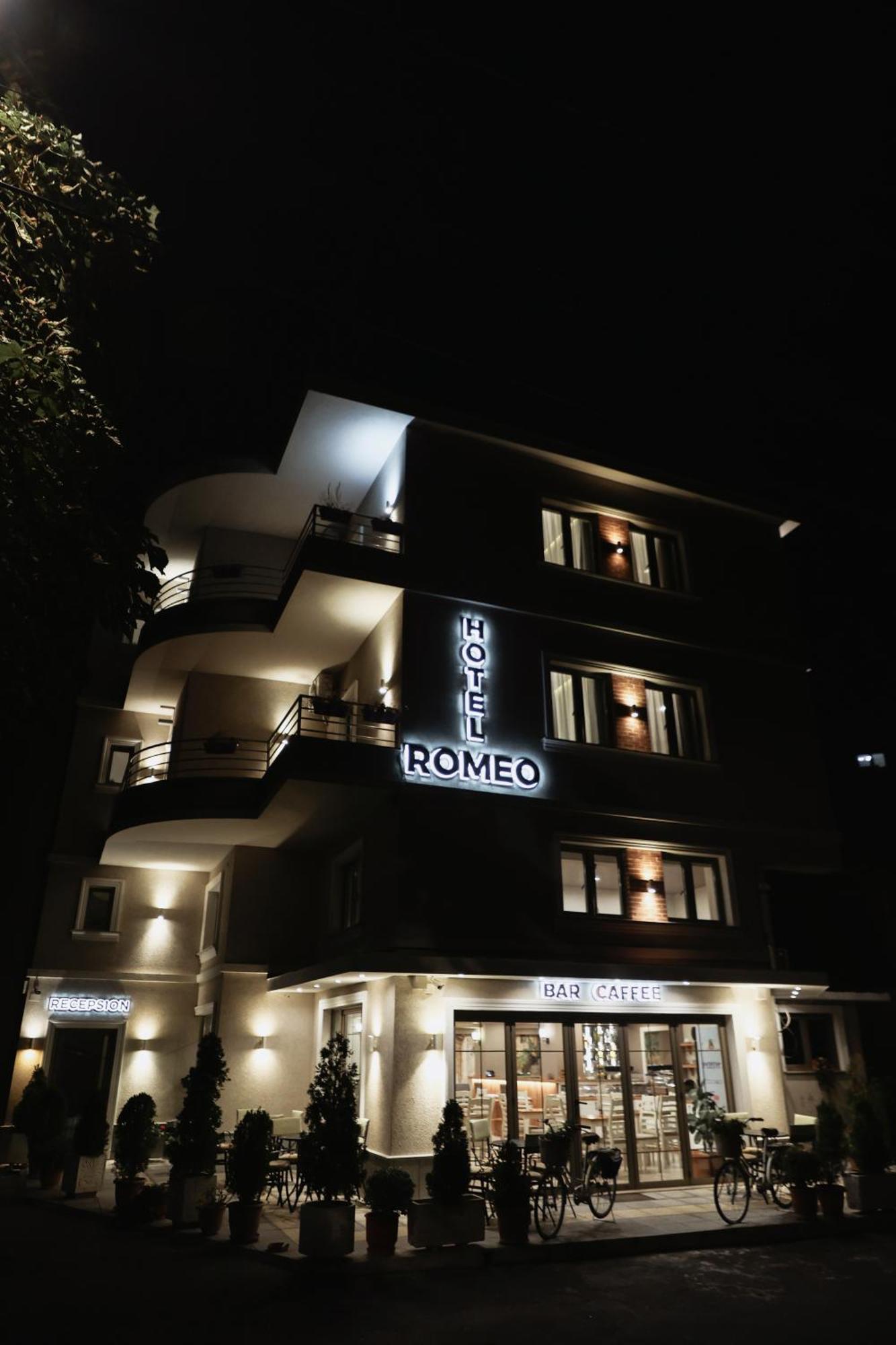 Hotel Romeo Korce Extérieur photo