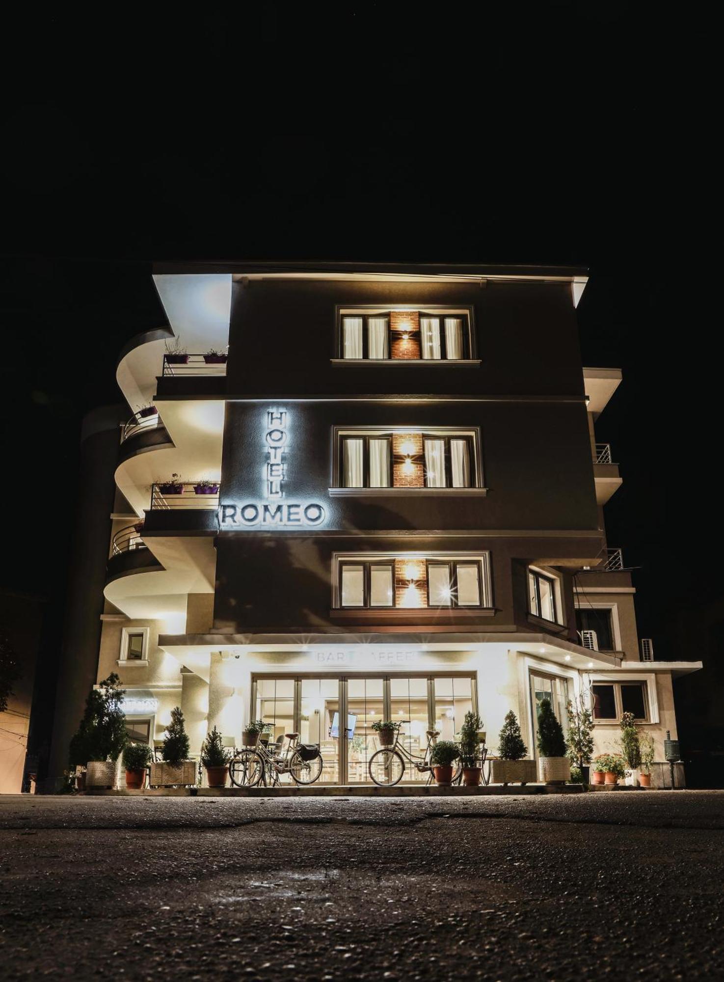 Hotel Romeo Korce Extérieur photo