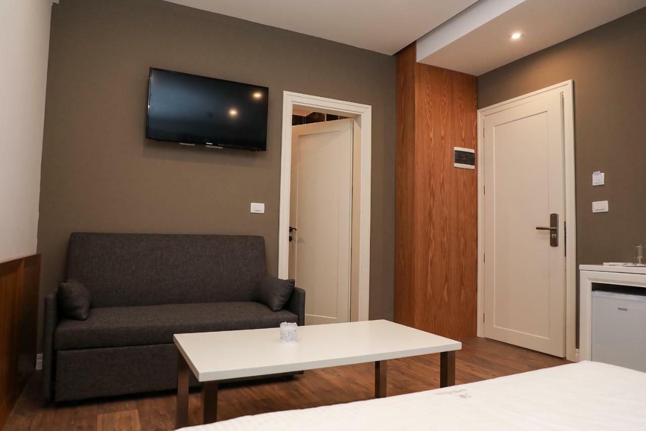 Hotel Romeo Korce Extérieur photo