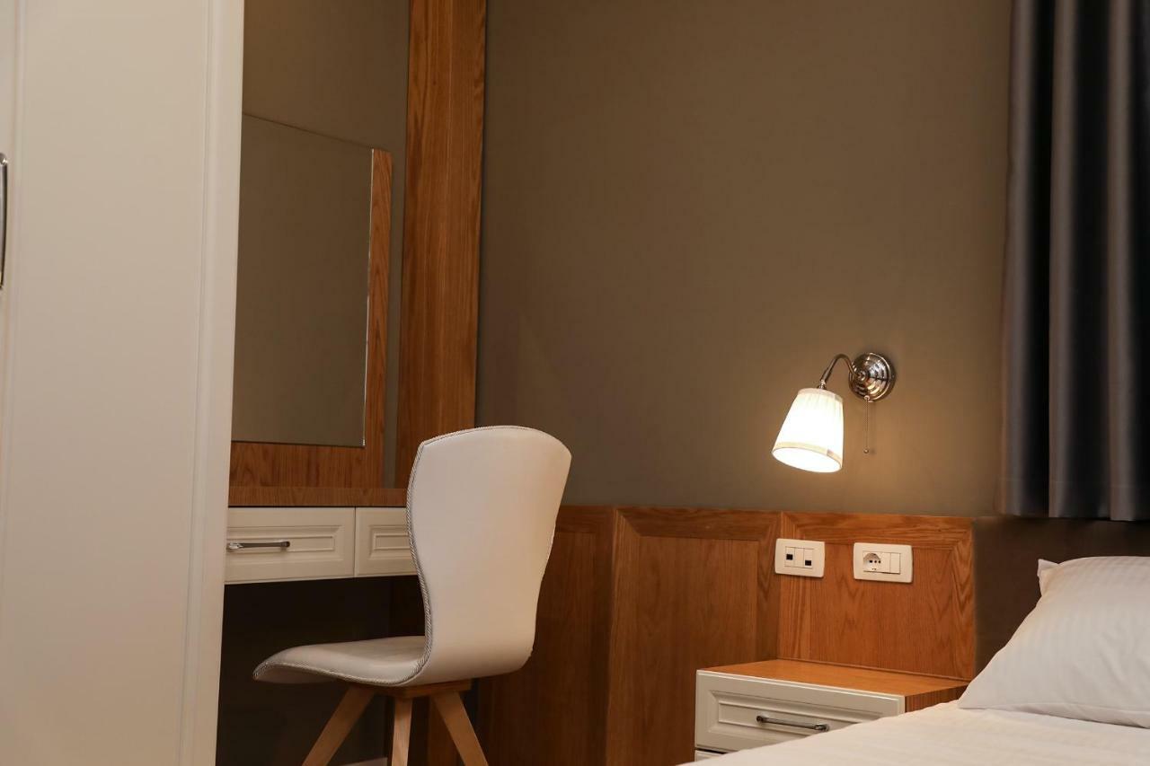 Hotel Romeo Korce Extérieur photo